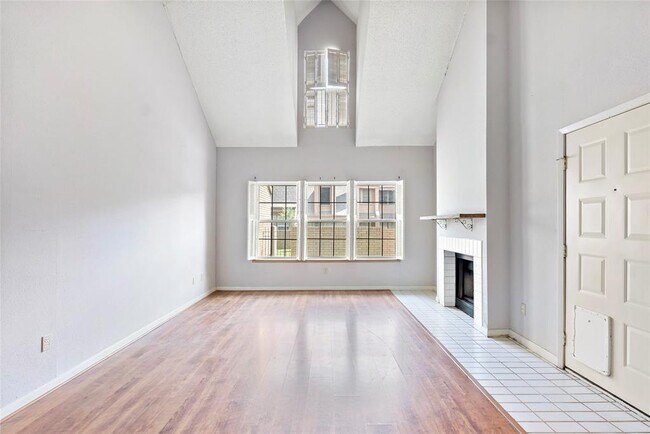 Building Photo - 3122 Camelot Dr