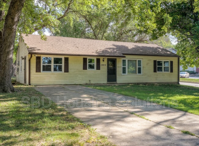 Primary Photo - 1002 Orchard Ave