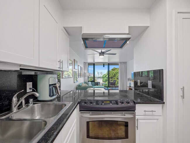 Building Photo - 3138 Waialae Ave