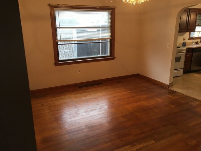 Building Photo - 1341 W 25th St