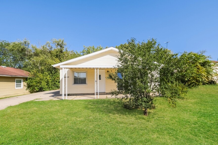 Building Photo - 3907 Larkspur Dr