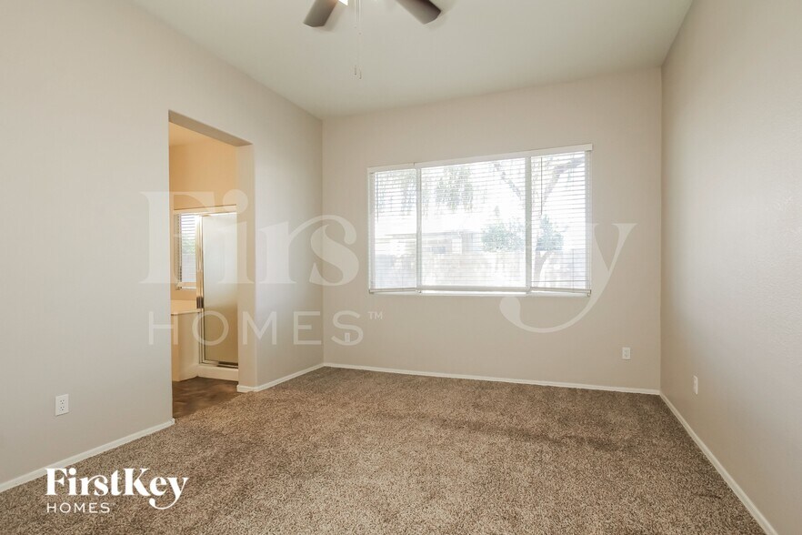 Building Photo - 13702 W Tara Ln