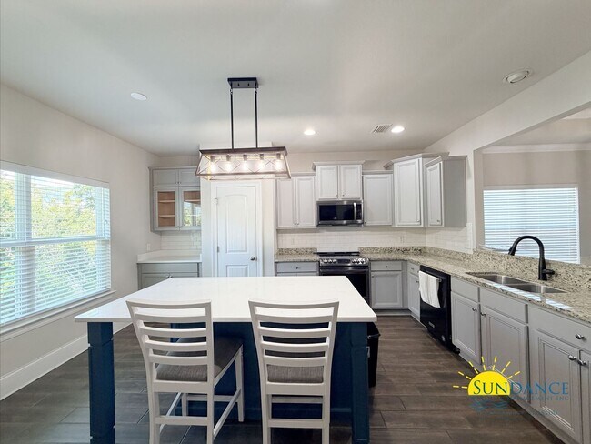 Building Photo - 210 Tropical Breeze Dr