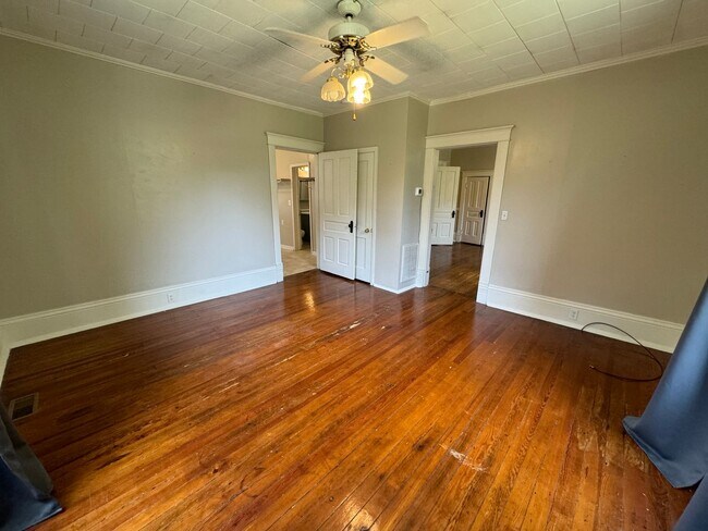 Building Photo - Large Historical 3/2 House in Summerville-$1,595