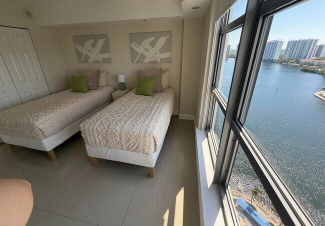 Building Photo - 3530 Mystic Pointe Dr