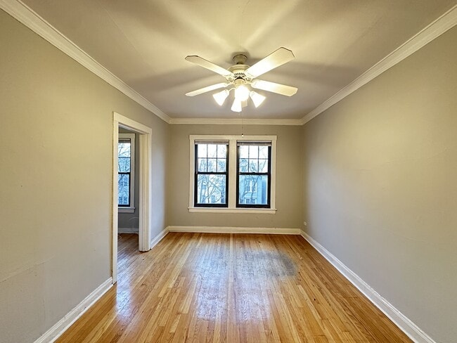 Building Photo - 3007 N Racine Ave