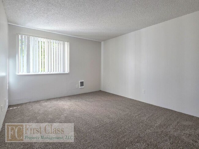Building Photo - 3618 SW Beaverton Hillsdale Hwy