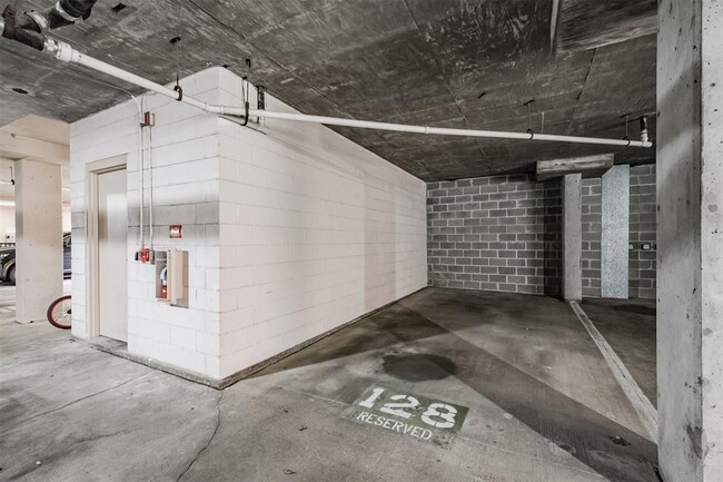 Building Photo - 2111 Welch St