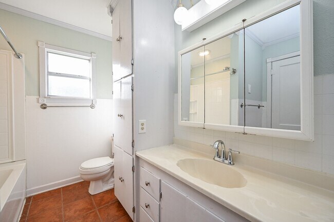 Building Photo - 1707 Key St