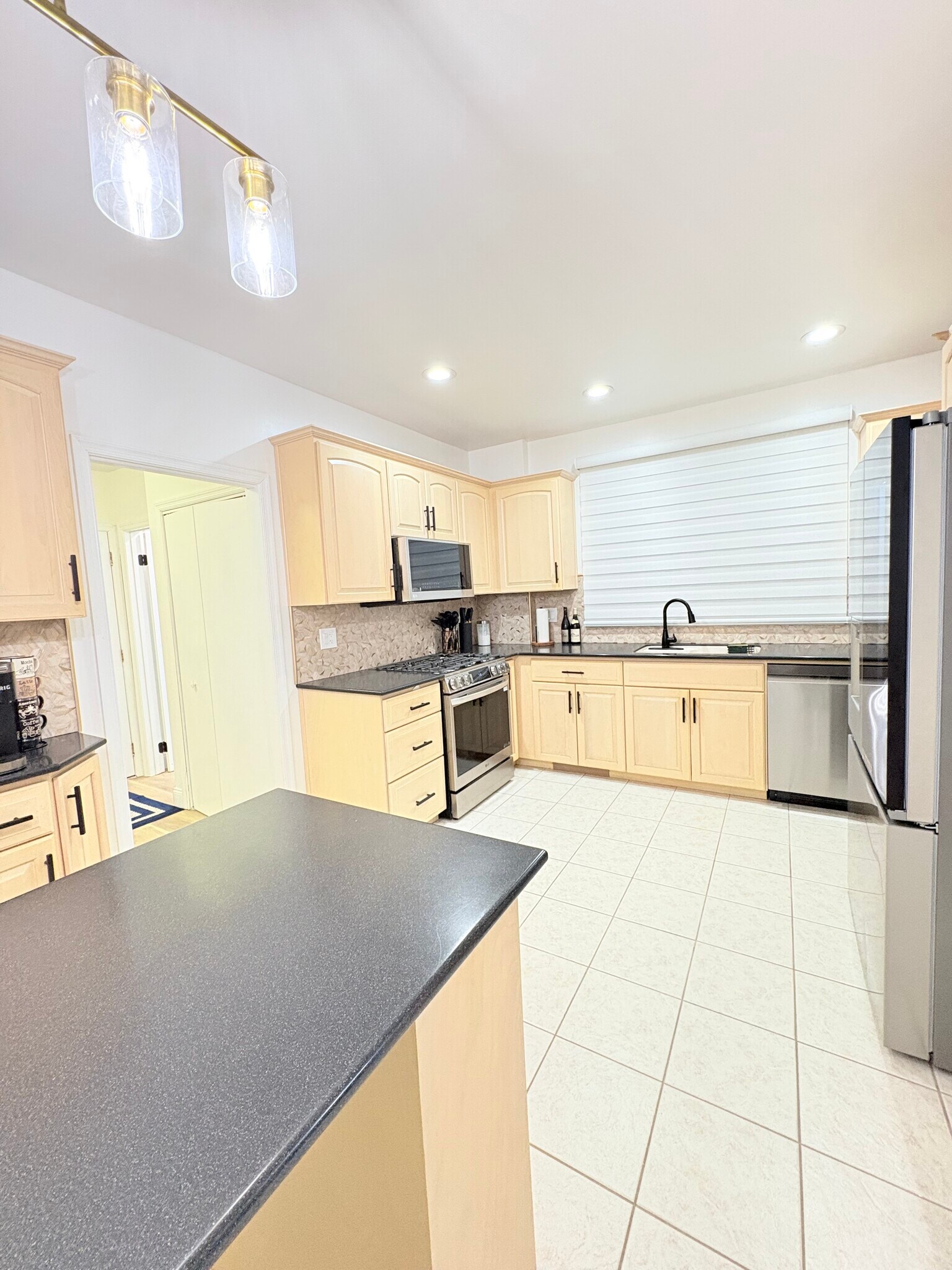 Building Photo - 1136 Wood Ave