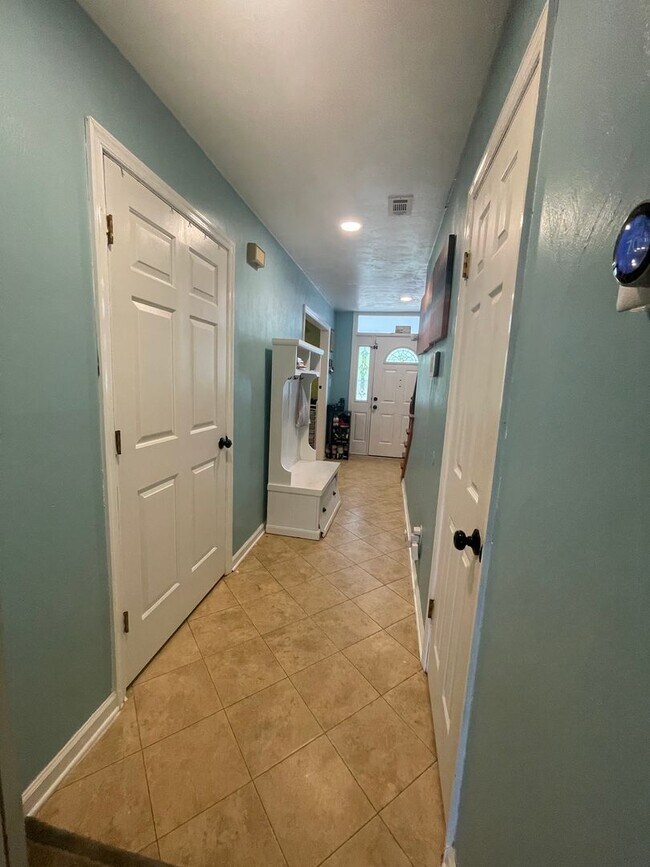 Building Photo - BEAUTIFUL 4 BED / 2.5 BATH SF IN COVENTRY