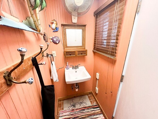 Building Photo - 3502 Old Jones Rd