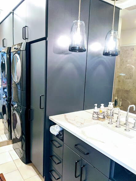 Building Photo - 121 S Jackson St