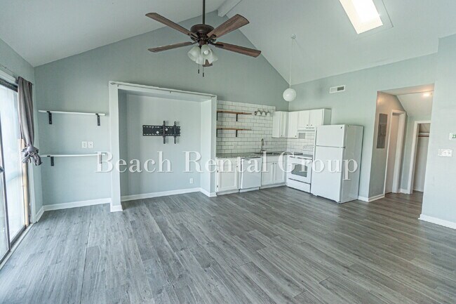 Building Photo - Third Floor Condo