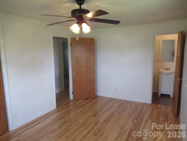 Building Photo - 1330 Davis Rd