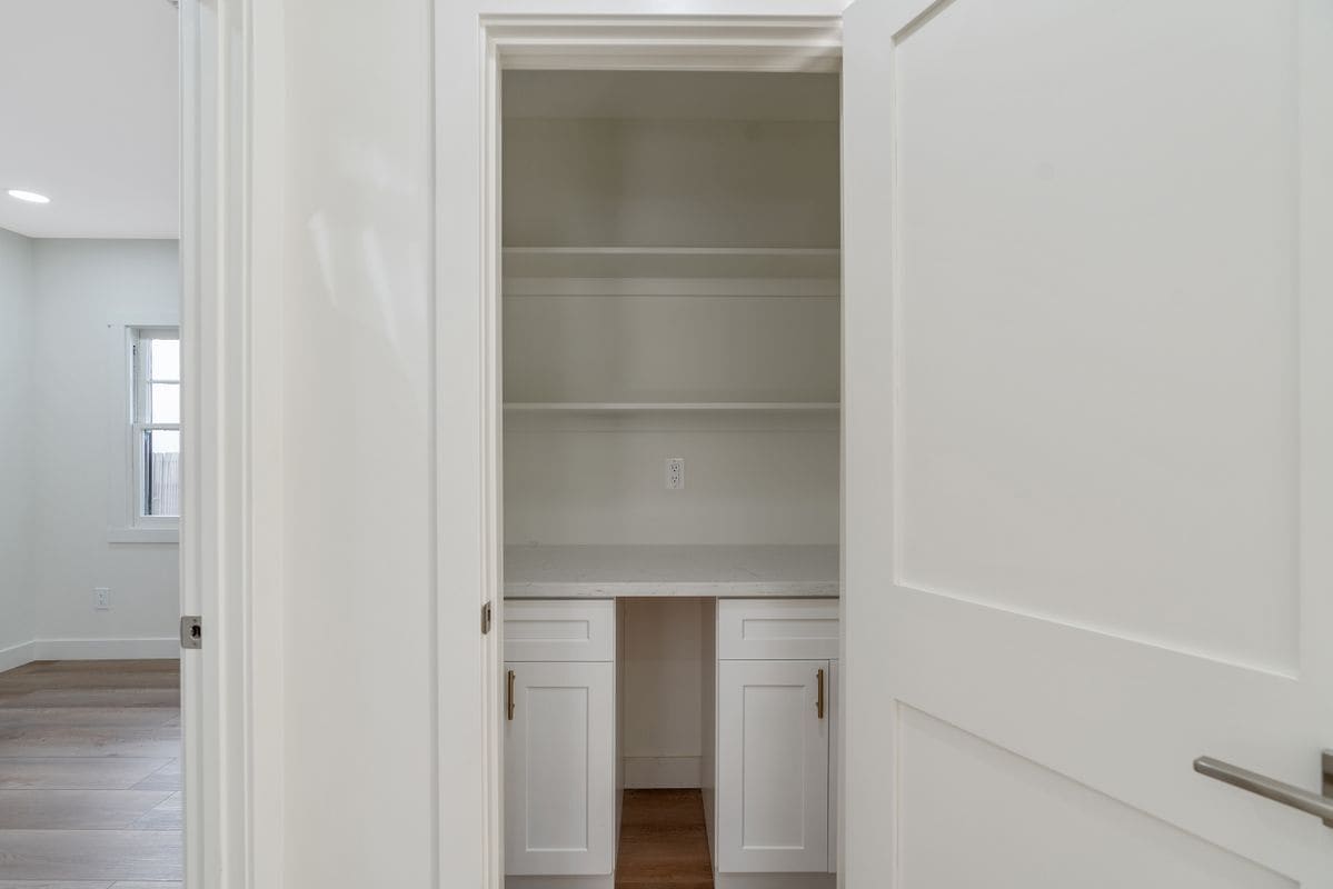 Building Photo - 744 Gladys Ave