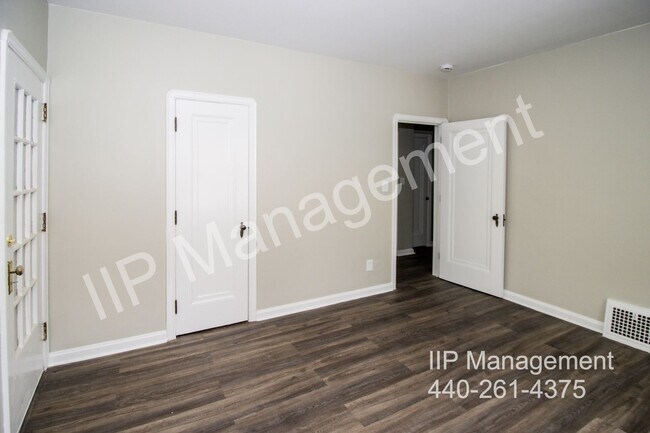 Building Photo - 1477 Genesee Rd