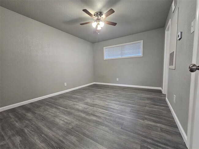 Building Photo - 221 Caylor St