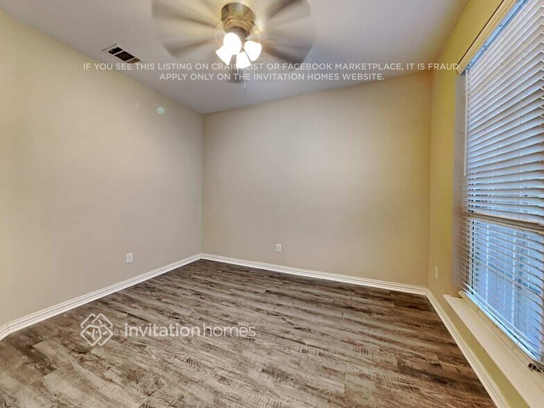 Building Photo - 10804 Middleglen Rd