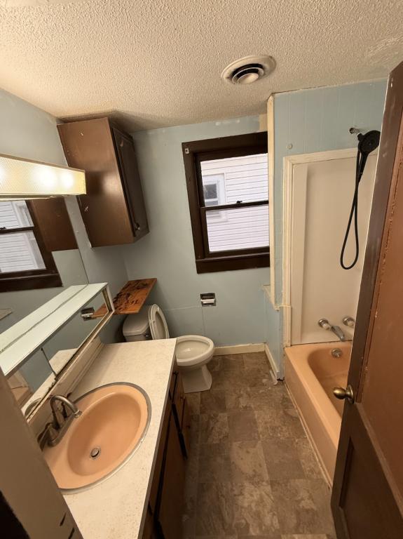 Building Photo - 751 E Broadway St