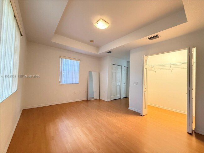 Building Photo - 8940 NE 8th Ave