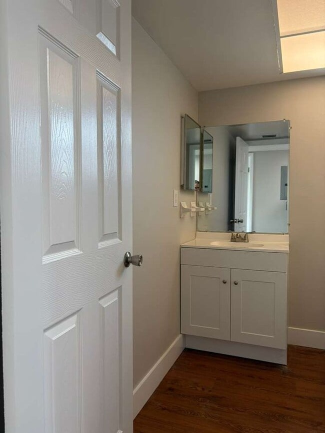 Building Photo - P167 - LMB #108