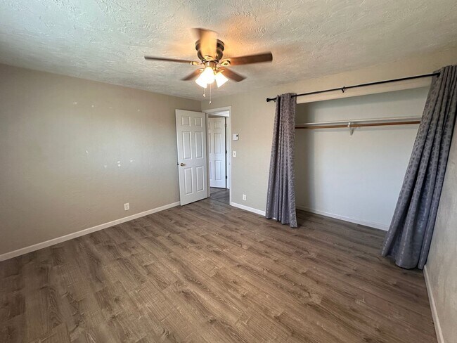 Building Photo - 520-522 N 38th Pl