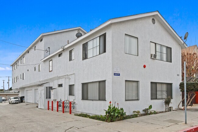 Building Photo - 525 W. 8th St.