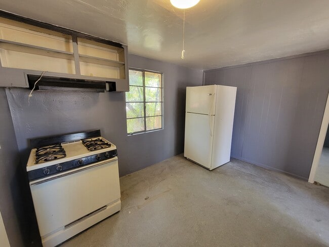 Building Photo - 461 W Thurber Rd