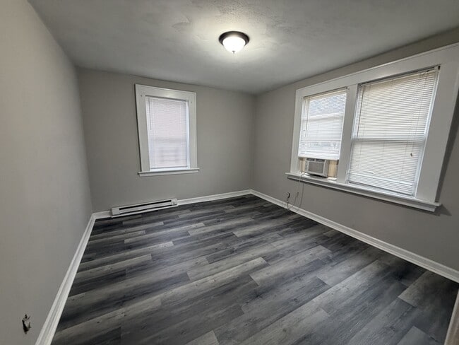 Building Photo - 2111 Bellevue Ave