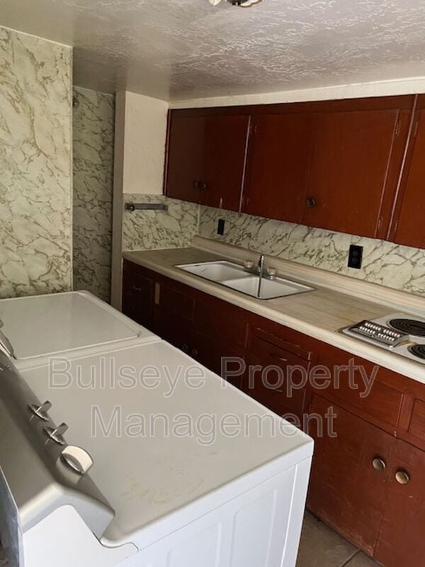 Building Photo - 6406 W Rose Ln