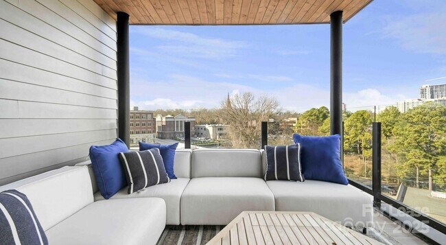 Building Photo - 1133 Harding Pl