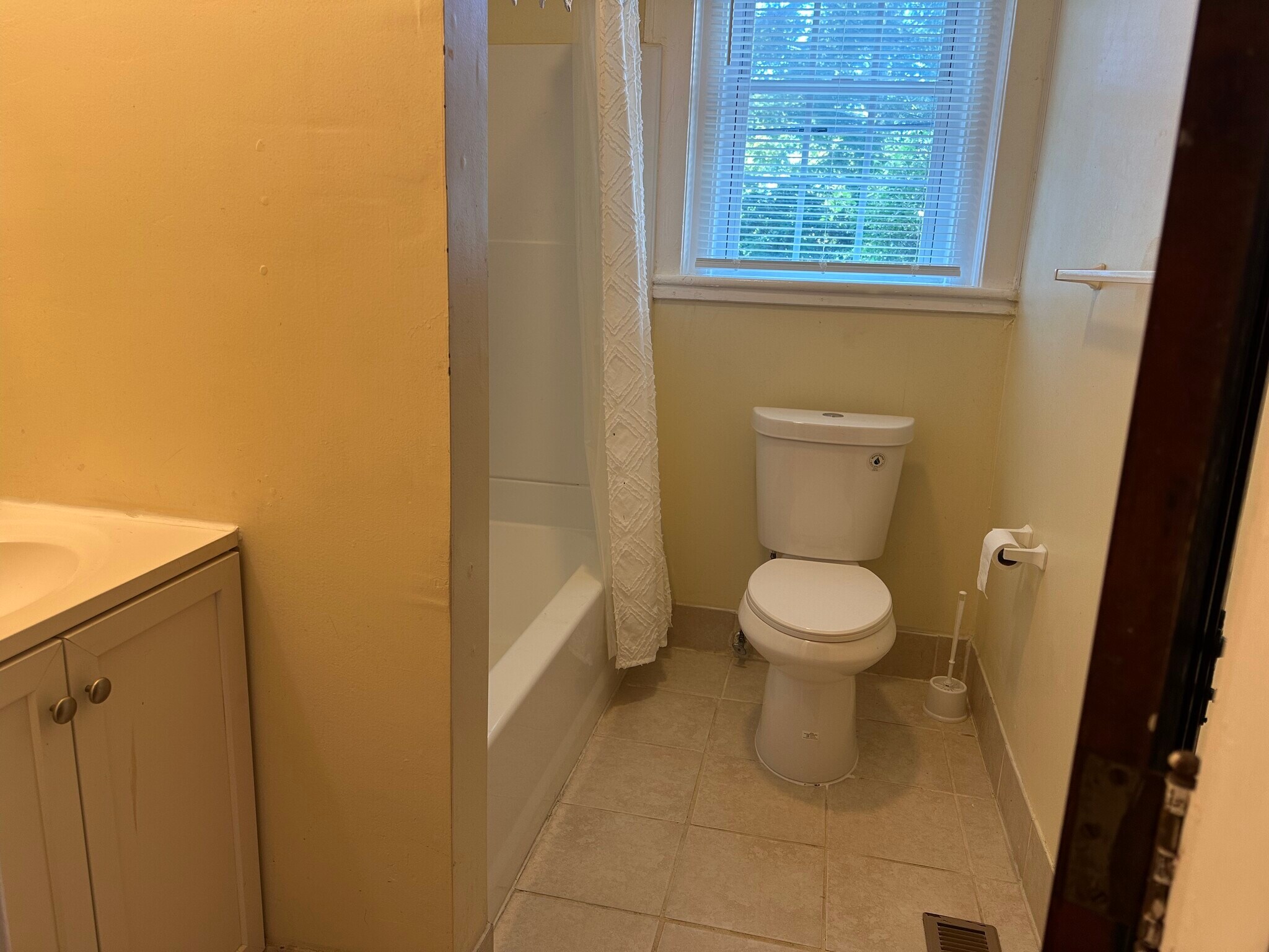 Building Photo - 821 Brandon Ave