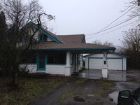 Building Photo - Farmhouse on huge lot