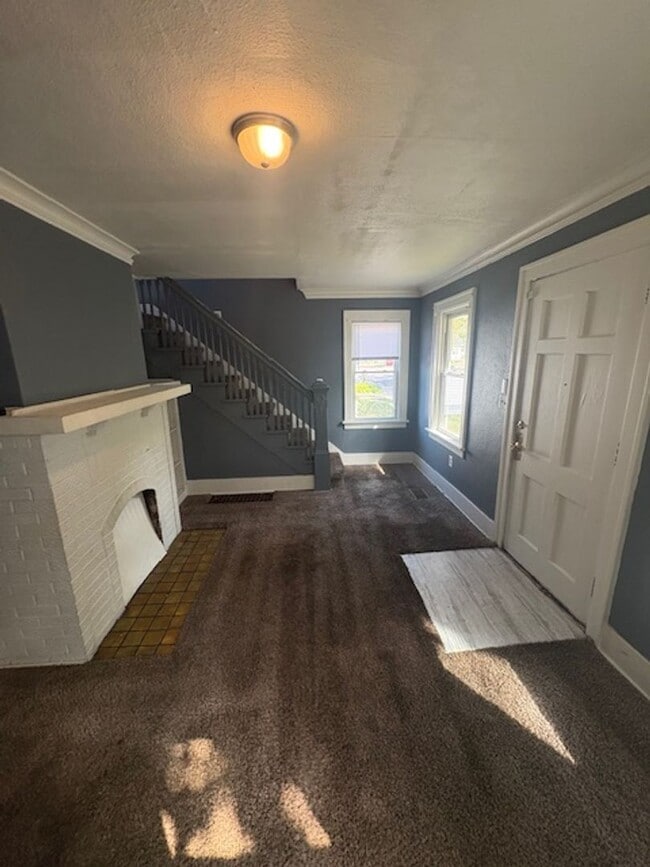 Building Photo - Single-Family 3 bedroom Home