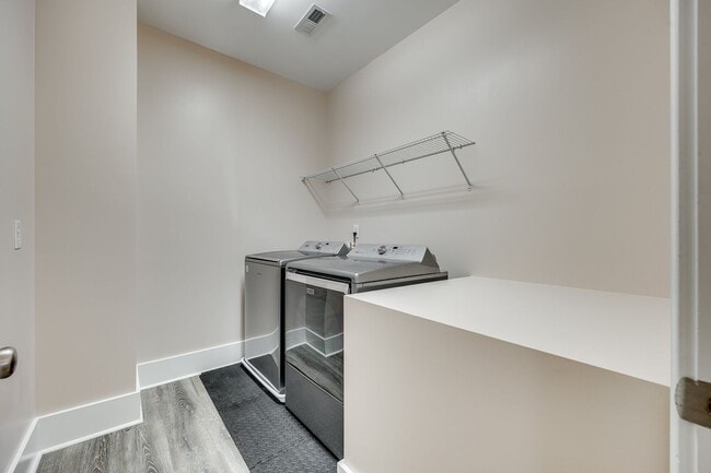 Building Photo - Gorgeous 4 bedroom 3.5 bath home in Riverwalk of Rock Hill!