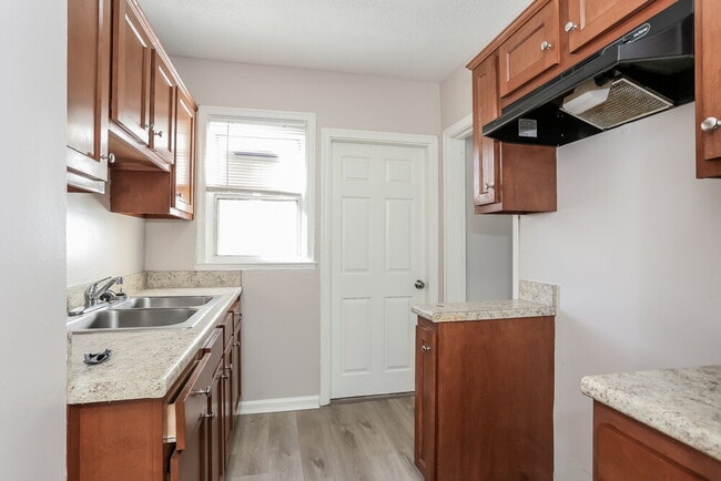 Building Photo - 1130 Saratoga Blvd