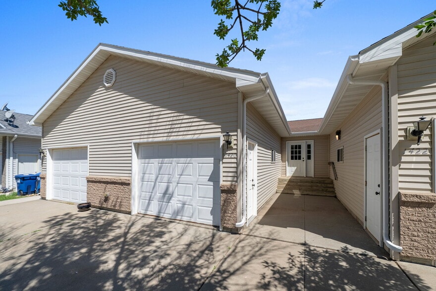 Building Photo - 1420 E Redwood Blvd