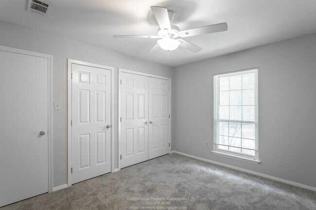 Building Photo - 900 Mountain Creek Rd