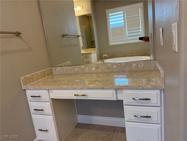 Building Photo - 304 Rezzo St