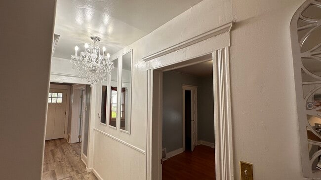 Building Photo - 40 Dewey St