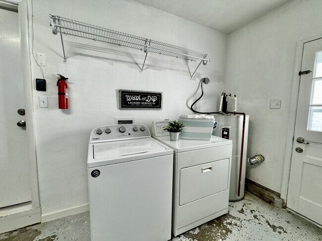 Building Photo - READY 08-26-25!! 3-Bedroom Ranch W/Fenced ...