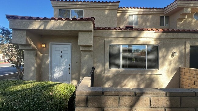 Primary Photo - Townhouse in gated community near A.V. Col...