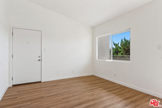 Building Photo - 836 Ashland Ave