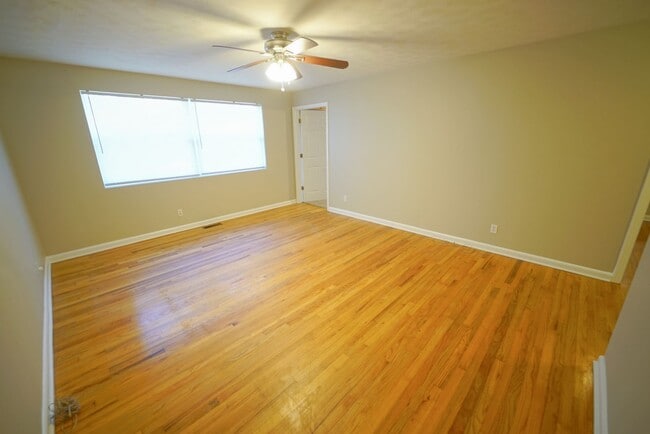 Building Photo - Cozy 3/2 Single Family Home