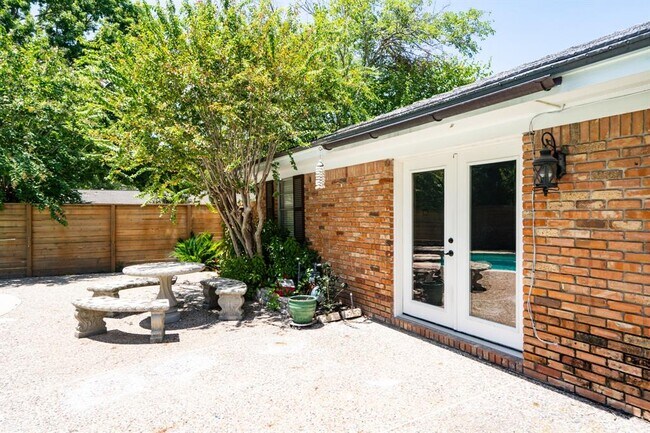 Building Photo - 9423 Highmeadow Dr