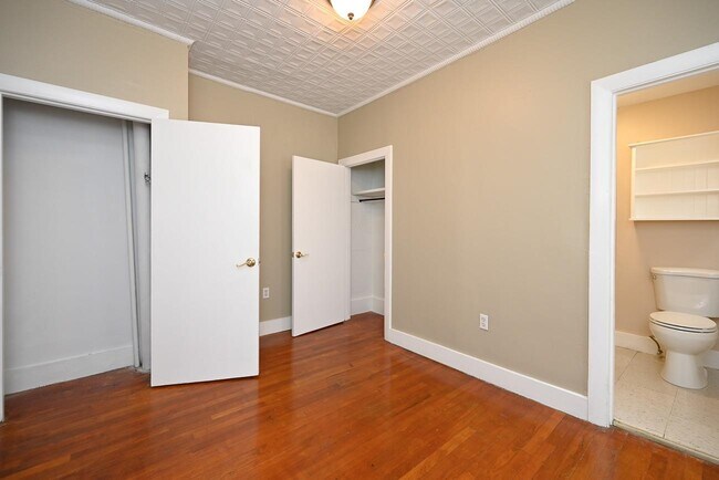 Building Photo - 6 Beacon St