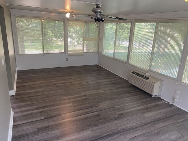 Building Photo - SUBLEASE - HUGE 3 bedroom house in EUDORA