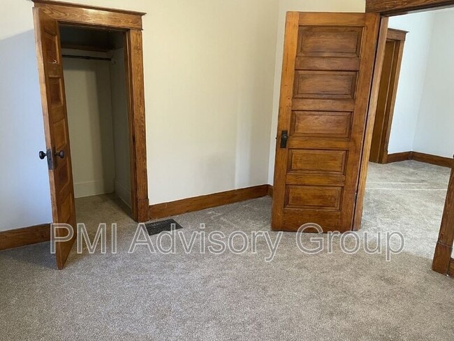 Building Photo - 1000 SW College Ave