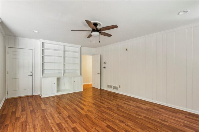 Building Photo - 3292 Ferncliff Pl NE